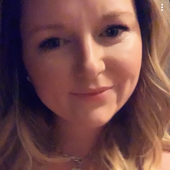 Profile Picture of Jenni Pobrislo (@jennipobrislo) on Poshmark