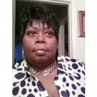 Profile Picture of Deborah Travers (@lookinagain) on Twitter