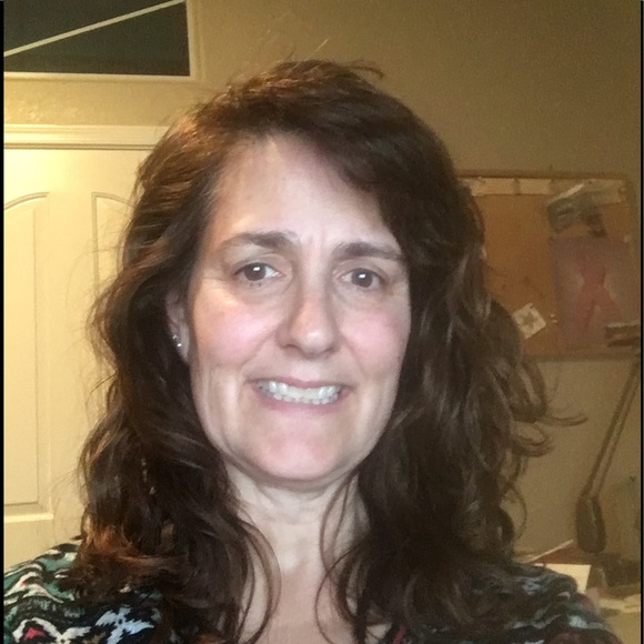 Profile Picture of Kirsten Lamunyon (@kirstenlamunyon) on Poshmark