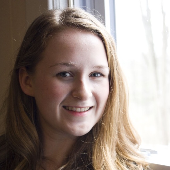 Profile Picture of Adrienne Bitting (@akbpmq103) on Poshmark