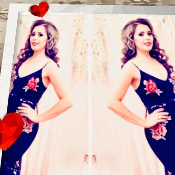 Profile Picture of Dhiyaa Aziza (@dhiyaaaziza) on Poshmark