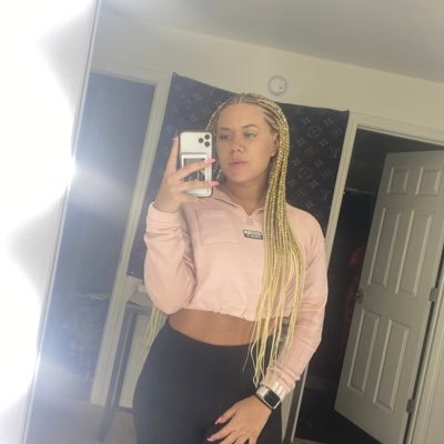 Profile Picture of Bobbi (@bobbi_bell21) on Twitter
