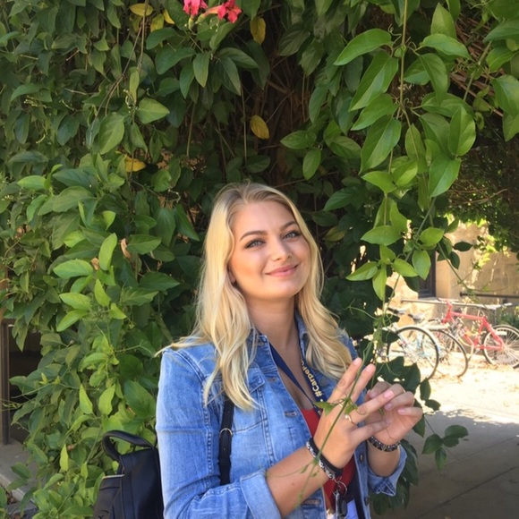 Profile Picture of Alex Merrill (@amerrill4) on Poshmark