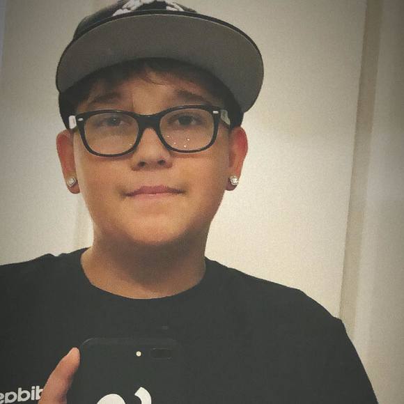 Loagn Delayo - Poshmark Profile Picture of Loagn Delayo (@loagndelayo) on Poshmark