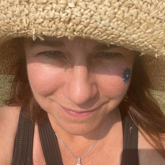 Profile Picture of Wendy Lipshultz (@wendyzajack) on Poshmark