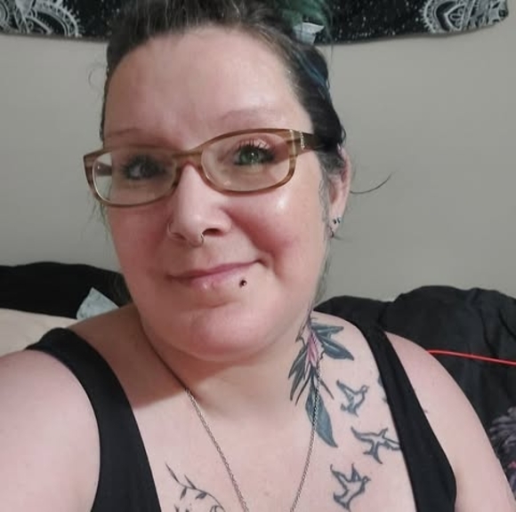Profile Picture of Kathleen Bouchard (@bbfly4444) on Poshmark