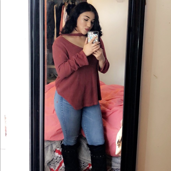 Profile Picture of Betty Martinez (@beeaaa_) on Poshmark