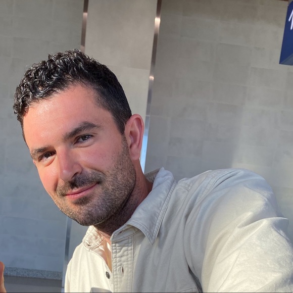 Profile Picture of Stephen Tolpinrud (@olai87) on Poshmark