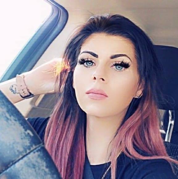 Profile Picture of Samantha Owen (@samanthalily23) on Poshmark