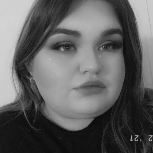 Profile Picture of Cheyenne summer Buchanan (@csb99) on Poshmark