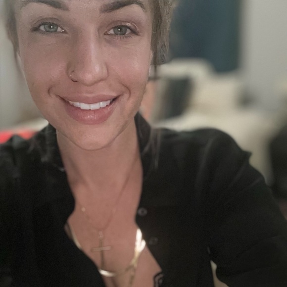 Profile Picture of Bethany Perrigan (@beelanz) on Poshmark