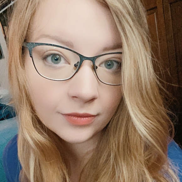 Dana Bekebrede - Poshmark Profile Picture of Dana Bekebrede (@danabekebrede) on Poshmark