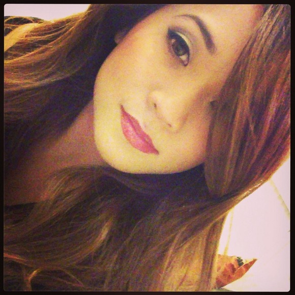 Profile Picture of Gianelle Cruz (@gianelle) on Poshmark
