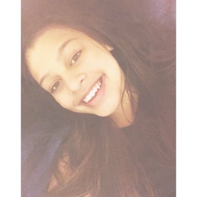 Profile Picture of Stacey Sara Deacon (@underessdimated) on Twitter