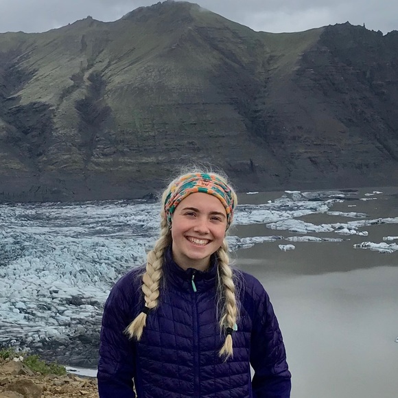 Profile Picture of Sarah Michienzi (@sarahmichie) on Poshmark