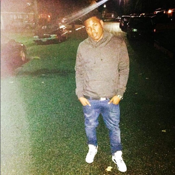 Profile Picture of Devin Booker (@dbook2414) on Poshmark