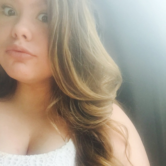 Profile Picture of Mackenzie Grainger (@mackk06) on Poshmark