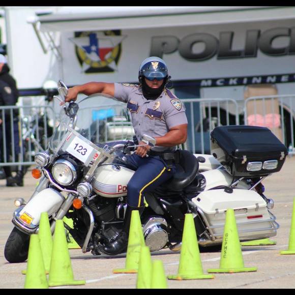 Profile Picture of Allen Garon (@allengaron) on Poshmark