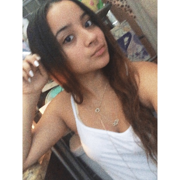 Profile Picture of Nicole Argenal (@niicolio) on Poshmark