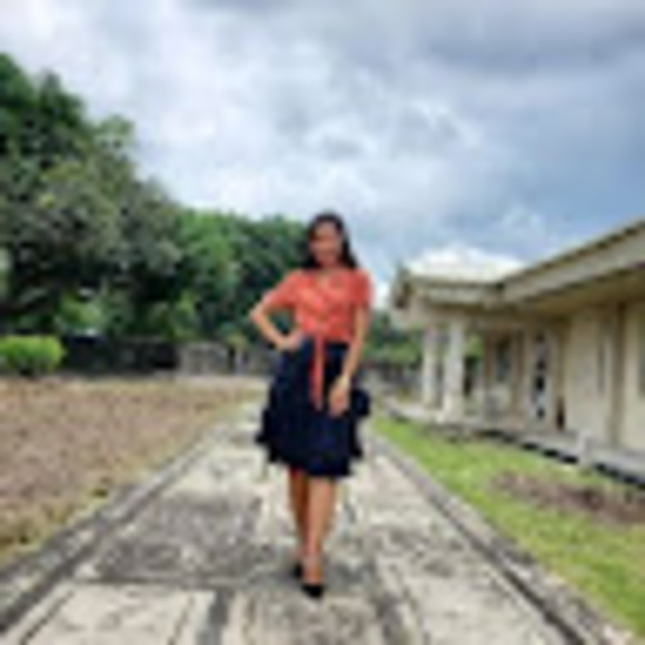 Profile Picture of Crispy Mouritsen (@geneve23) on Poshmark