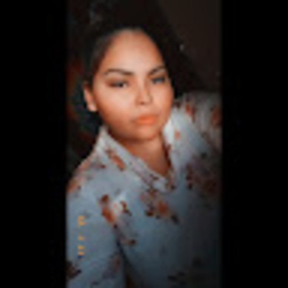 Profile Picture of Evelyn Sargeant (@evelynpanzy1998) on Poshmark