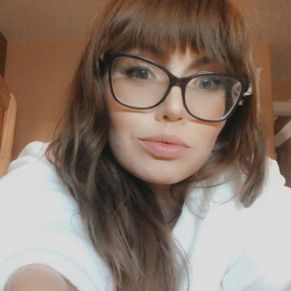 Profile Picture of Andrèa Matthews (@andii_m) on Poshmark