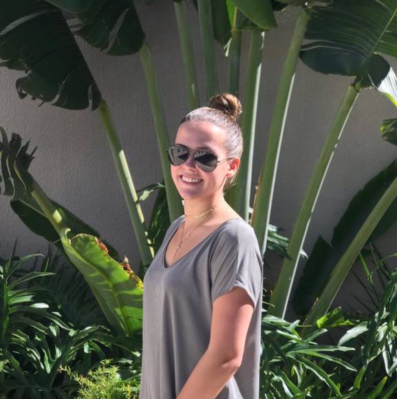 Rafaelly Fernandes - Poshmark Profile Picture of Rafaelly Fernandes (@rafaelly_sf) on Poshmark