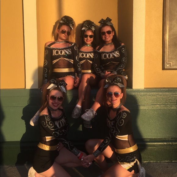 Profile Picture of Makaylah C (@makcook21) on Poshmark