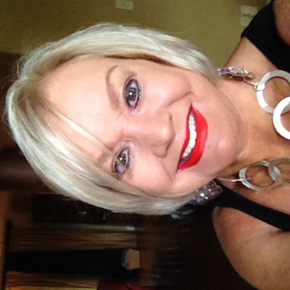 Profile Picture of Sylvia Cary (@janiec1234) on Poshmark