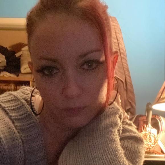 Profile Picture of Ashley Karlenzig (@ashleykarlenzig) on Poshmark