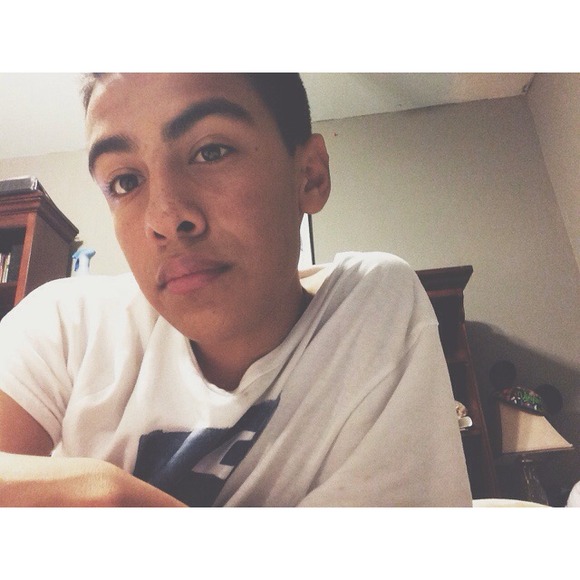 Profile Picture of Leo Lara (@leoreylara) on Poshmark