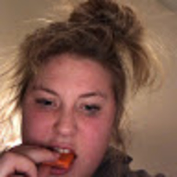 Profile Picture of Victoria Zember (@vzember) on Poshmark