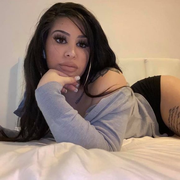 Profile Picture of Stephanie Amato (@lovestephs) on Poshmark