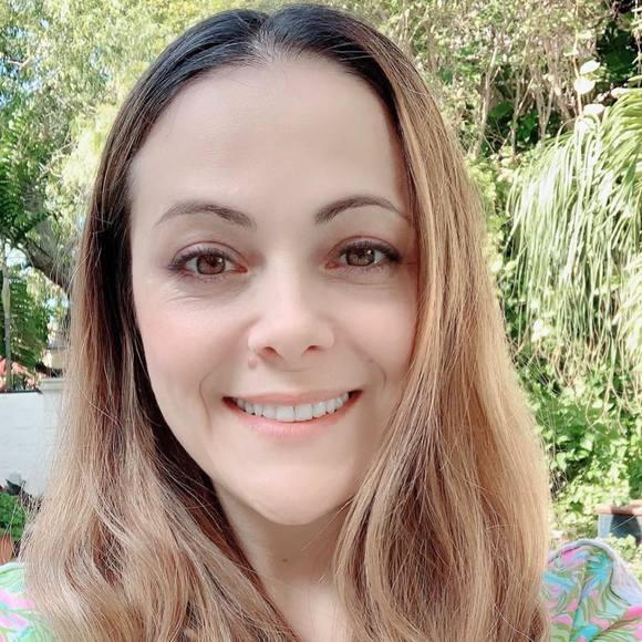 Profile Picture of Kremena Kurteva (@kdinkova) on Poshmark