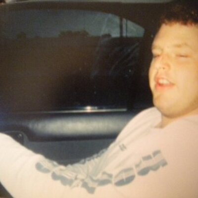 Profile Picture of John Holsenback (@appledroplarry) on Twitter