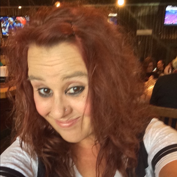 Profile Picture of Angela Tipton (@adtip) on Poshmark