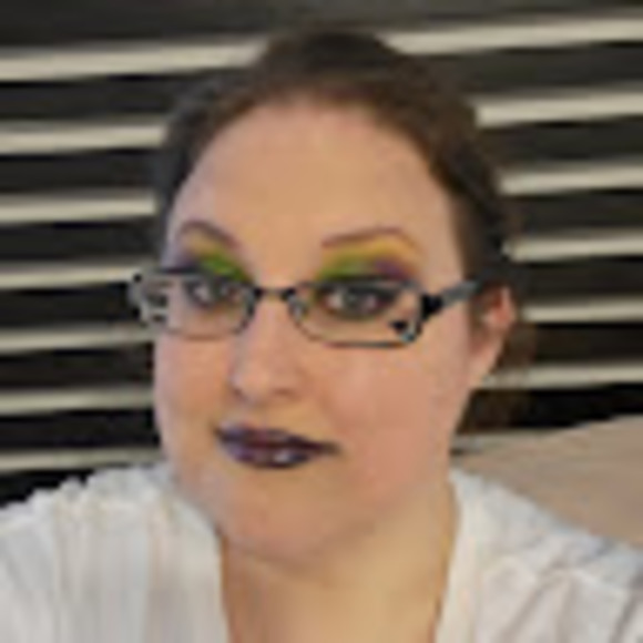 Profile Picture of Maggie Feagle (@maggie_feagle) on Poshmark