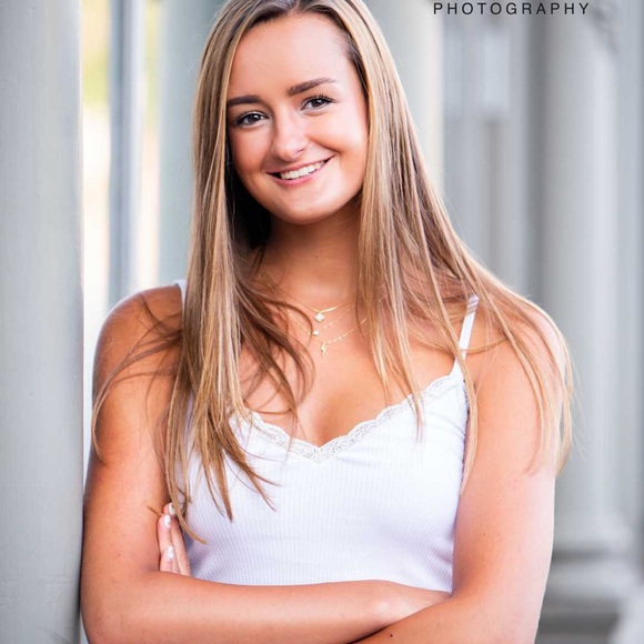 Profile Picture of Karolina Bertulis (@karolinaaab) on Poshmark