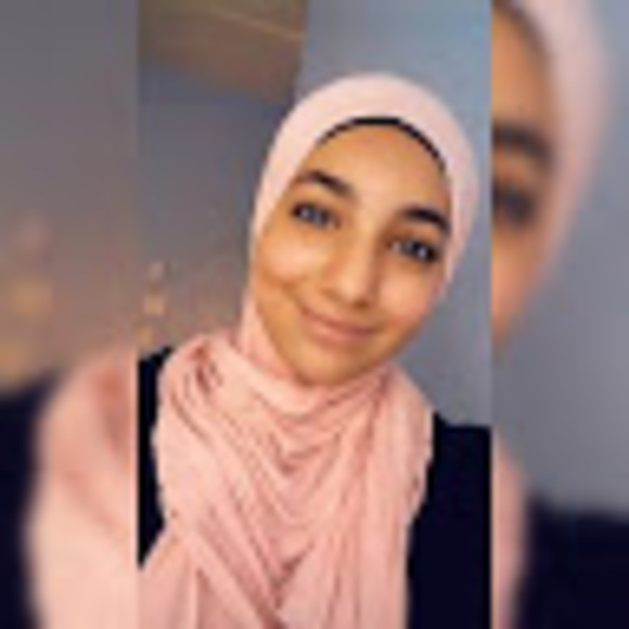 Profile Picture of Yousra Benkara (@yousrabenkara) on Poshmark