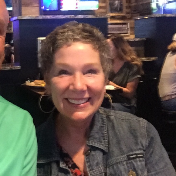 Becky Luethy - Poshmark Profile Picture of Becky Luethy (@beckyluethy) on Poshmark