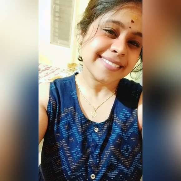 Profile Picture of Rashmi Nair (@rashmi_nair950) on Poshmark
