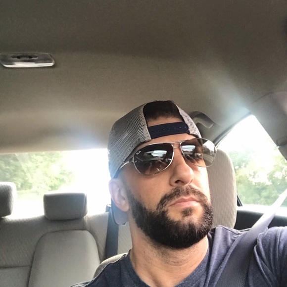 Profile Picture of Richard Shields (@richardshiel752) on Poshmark