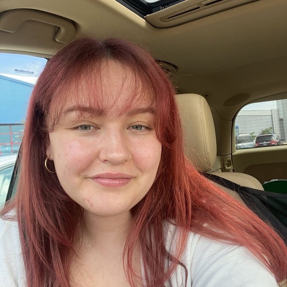 Profile Picture of Claudia Patterson (@claudiddles) on Poshmark