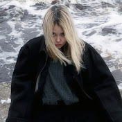 Profile Picture of YOUJEE  / Julia Jen (@juliajenmusic) on Youtube