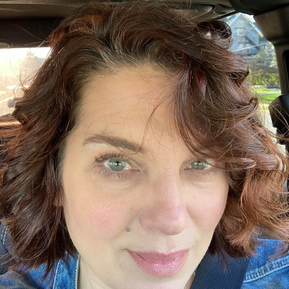 Profile Picture of Jill Lichtenwalner (@jellibean) on Poshmark