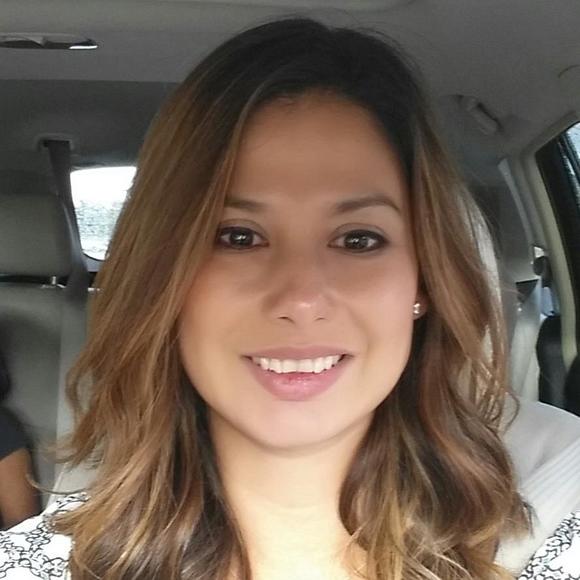 Profile Picture of Angie Lavios (@mlavios) on Poshmark