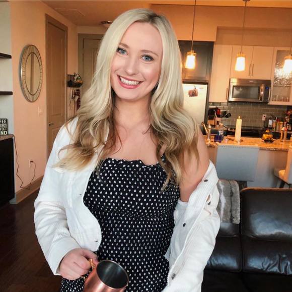 Profile Picture of Lindsey Birchfield (@lindseybirchh) on Poshmark