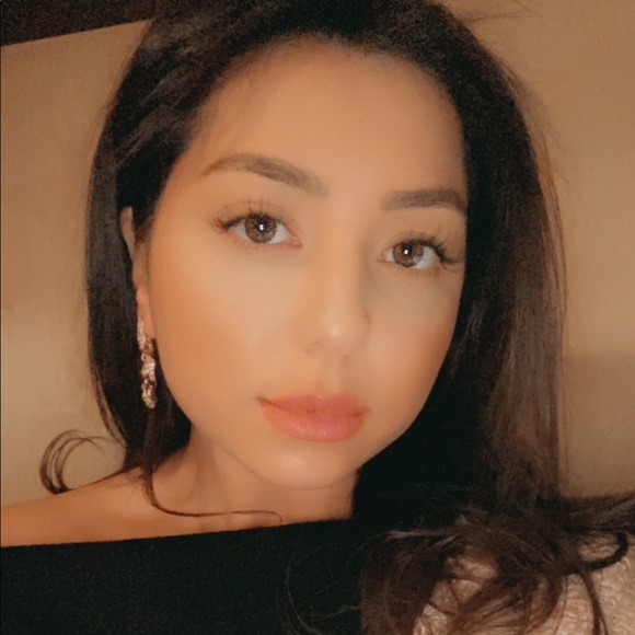 Profile Picture of Alia Srour (@a_srour) on Poshmark