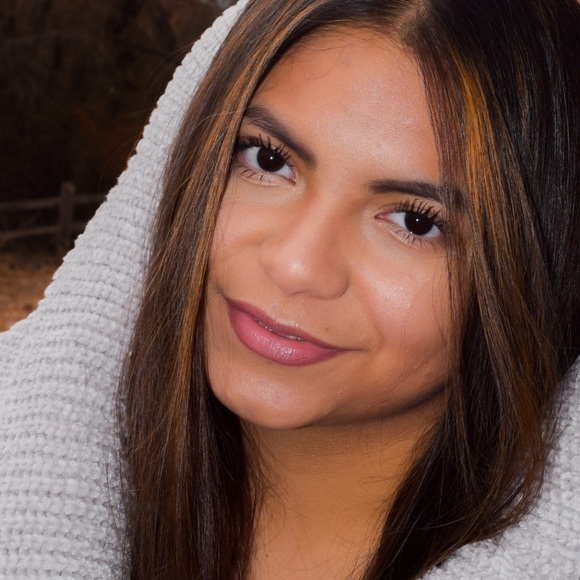 Profile Picture of Lucia Wilson (@luciawilson04) on Poshmark