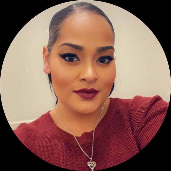 Profile Picture of Janitza Coronado (@janitzacorona84) on Poshmark